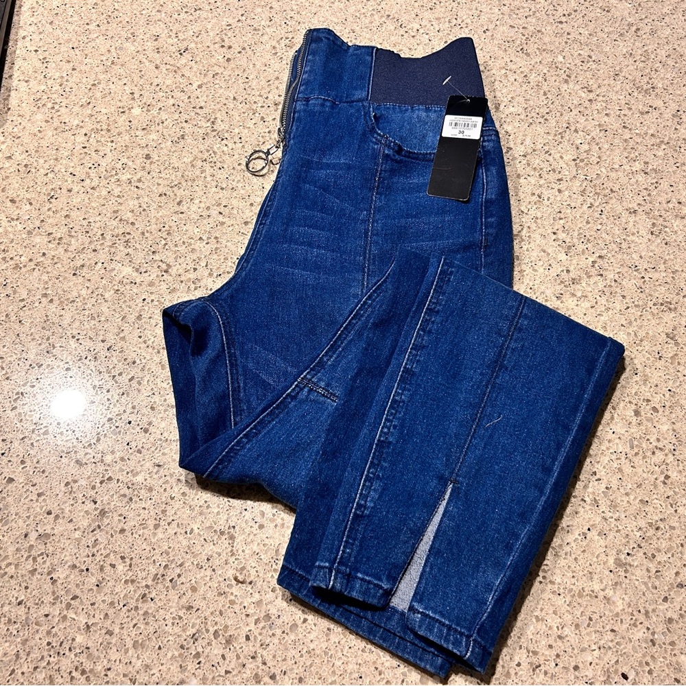 New NWT Bebe jeans Elastic waist with zipper and ankle slits